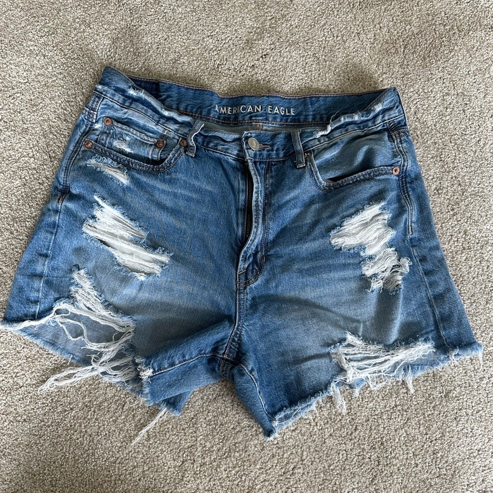 American Eagle 90’s boyfriend short